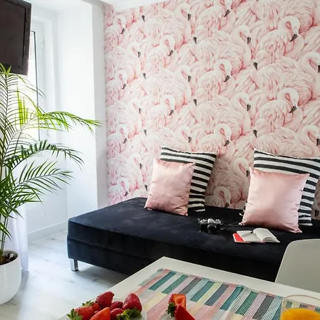 Plum Guide - Flamboyance Lisboa